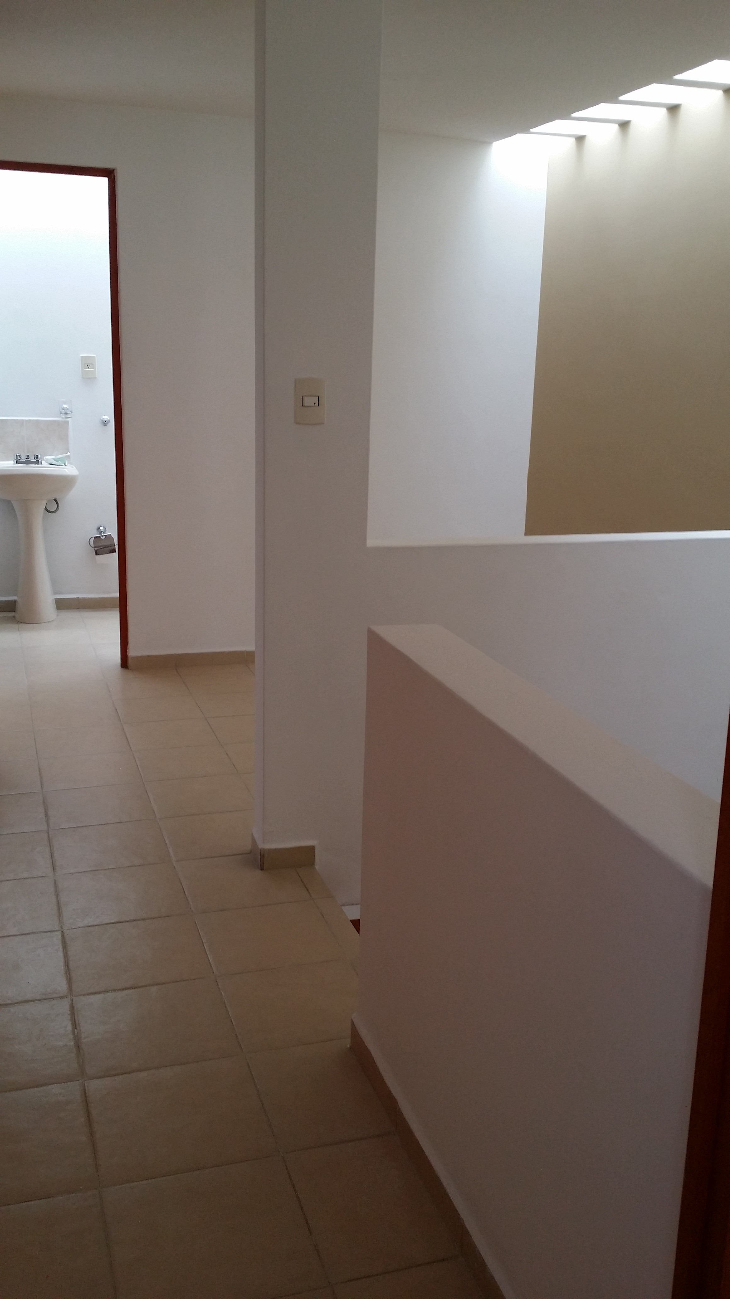 EL ROSEDAL SAN LUIS POTOSI, BONITA CASA EN RENTA TODOS LOS SERVICIOS. A 15 MINUTOS DEL CENTRO